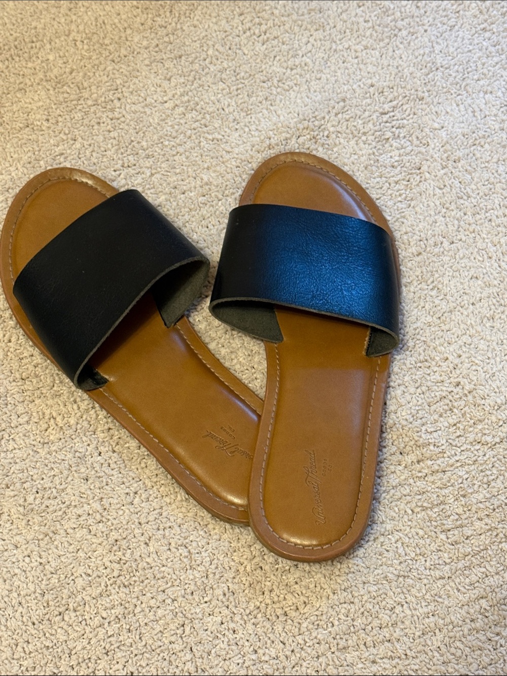 Universal Thread Black and Tan Slide Sandals